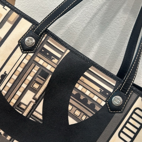 Chanel Printed Leather Tote - Picture 4 of 11